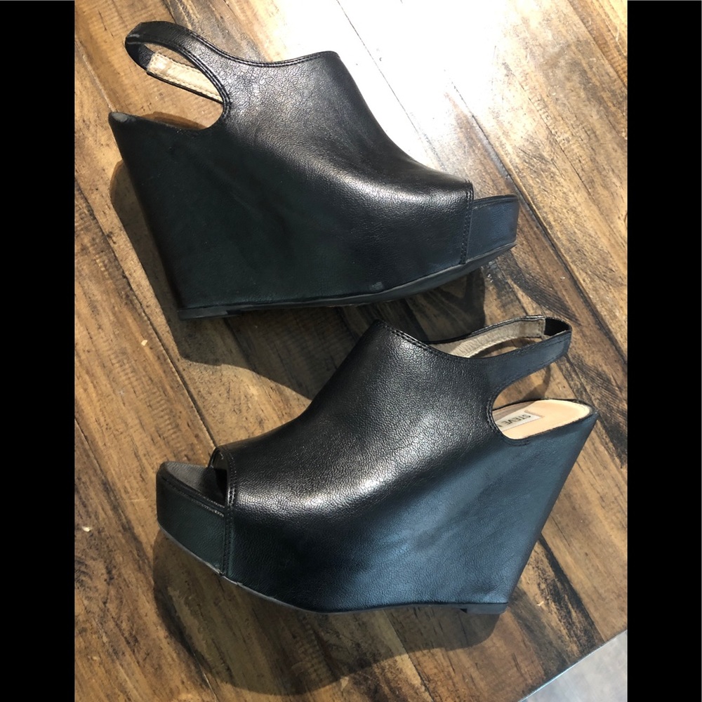 Black Steve Madden wedge